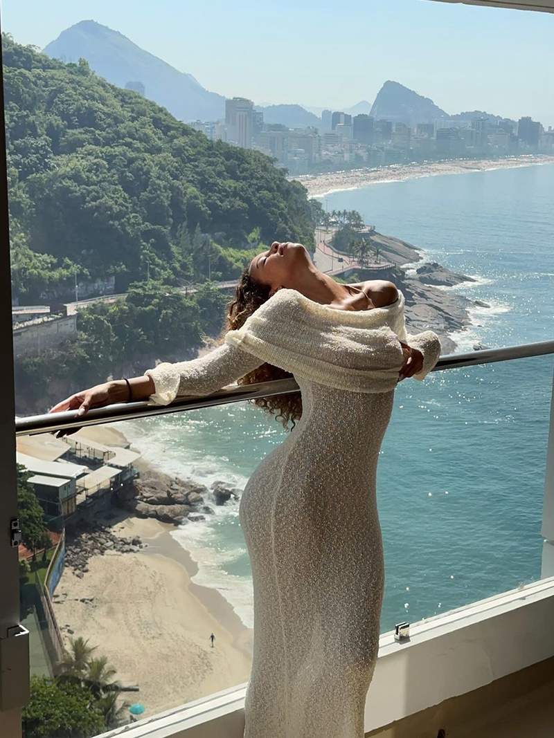 Elegantes schulterfreies Maxikleid für Schwangere