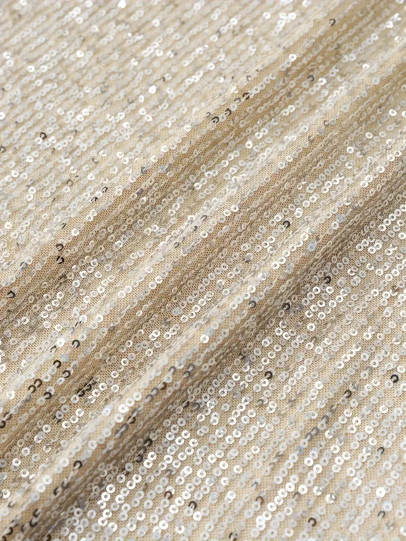 glanzendes Minikleid mit einem Schulter