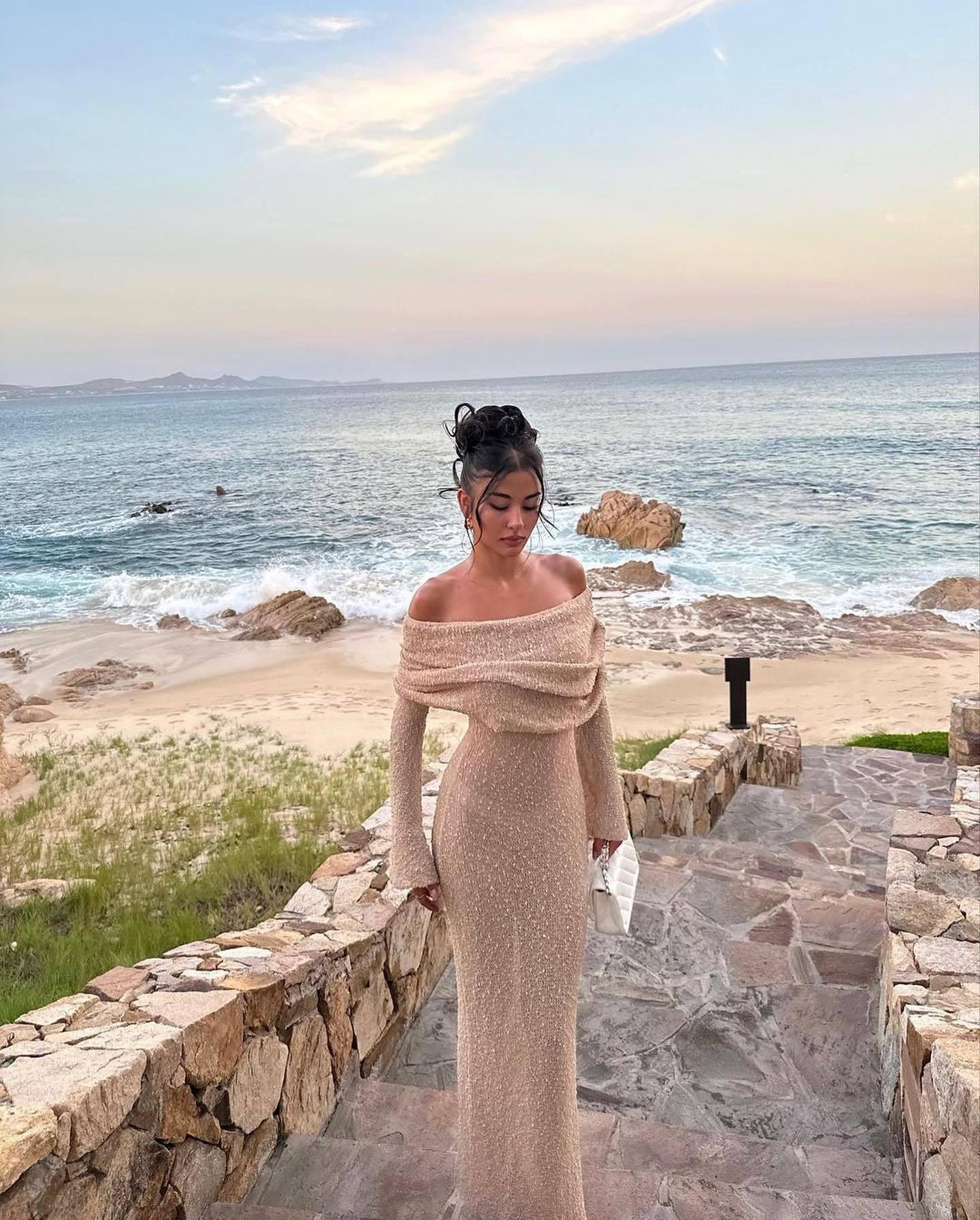 Elegantes schulterfreies Maxikleid für Schwangere