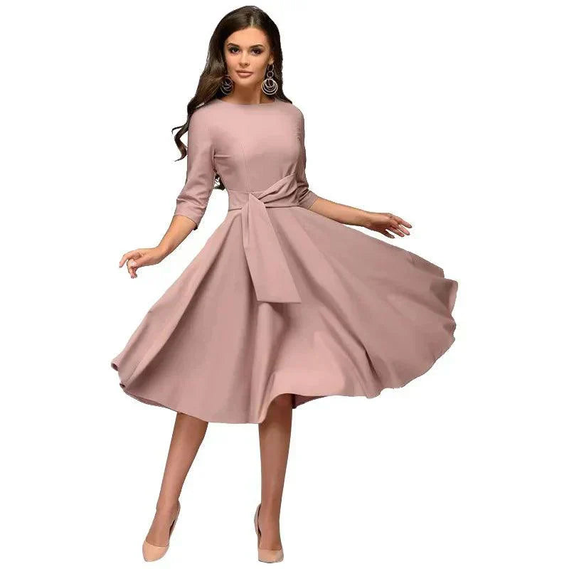 Elegantes Midi-Kleid mit femininer Silhouette