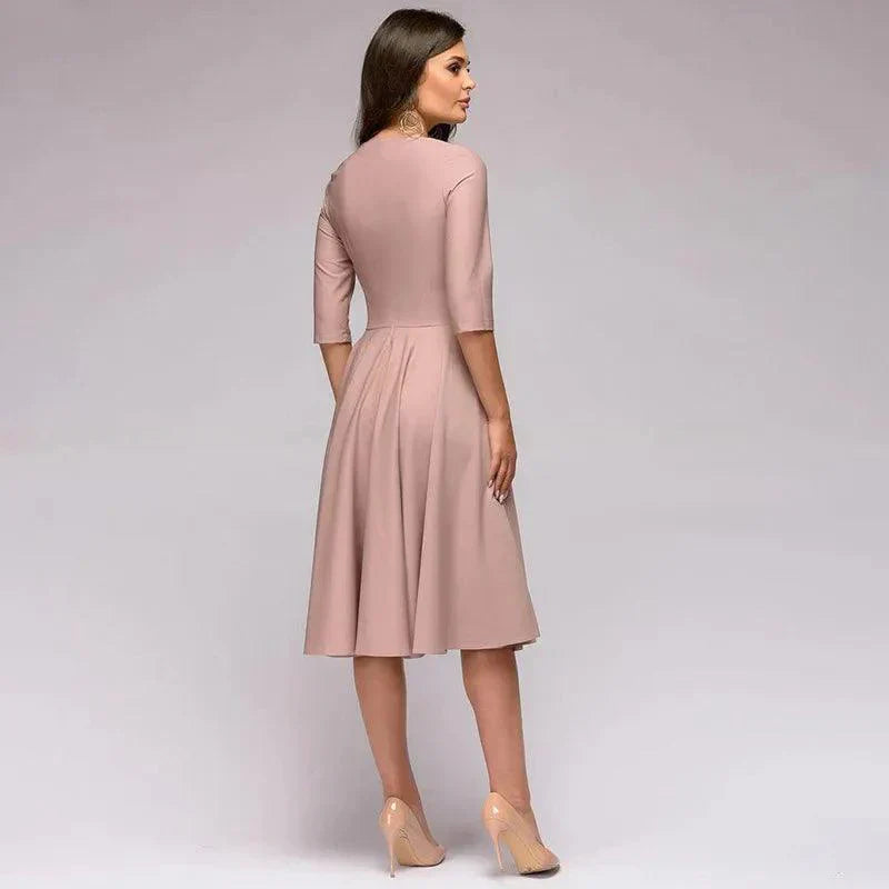 Elegantes Midi-Kleid mit femininer Silhouette